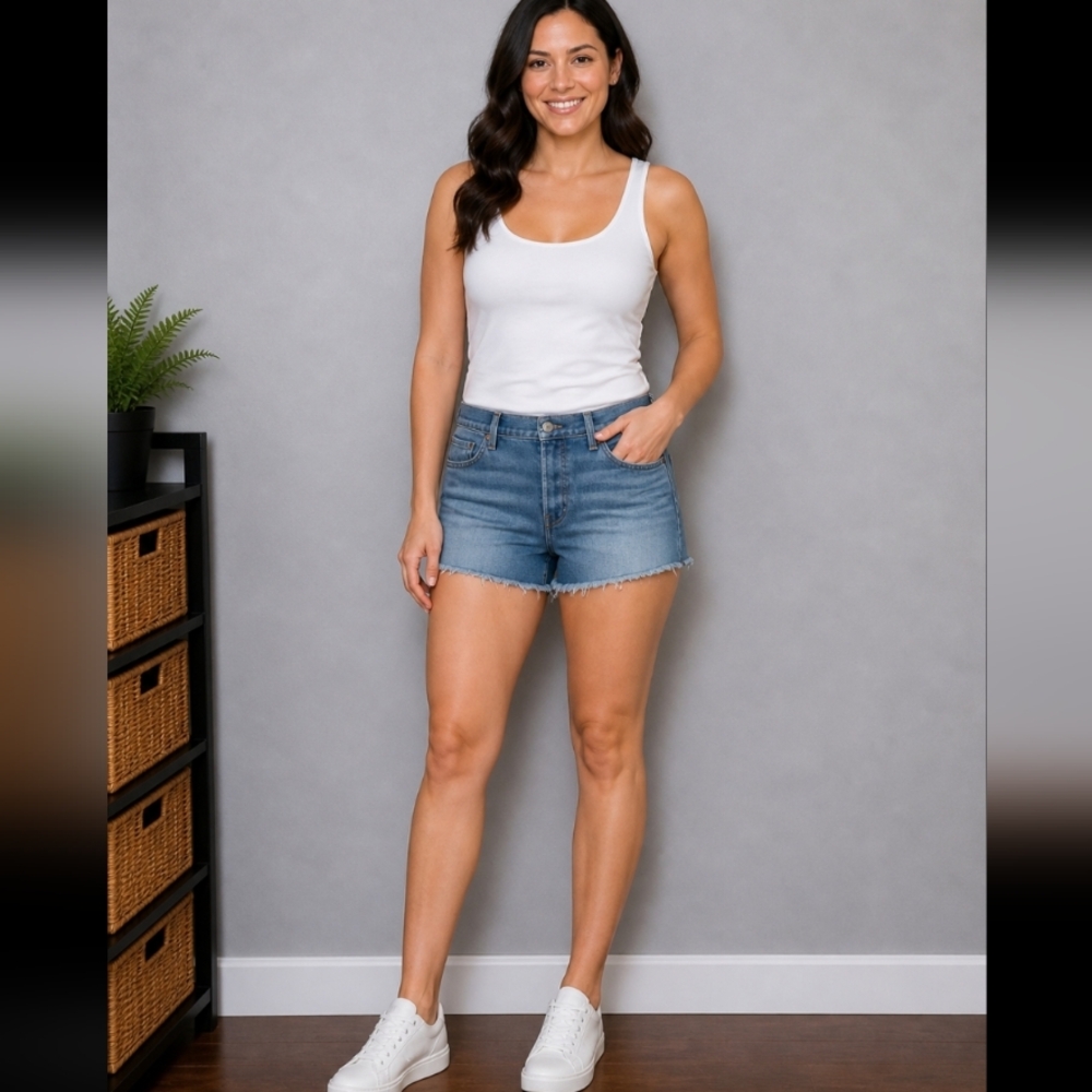 LEVI’S Women's Button Fly Cut Off Shorts 32